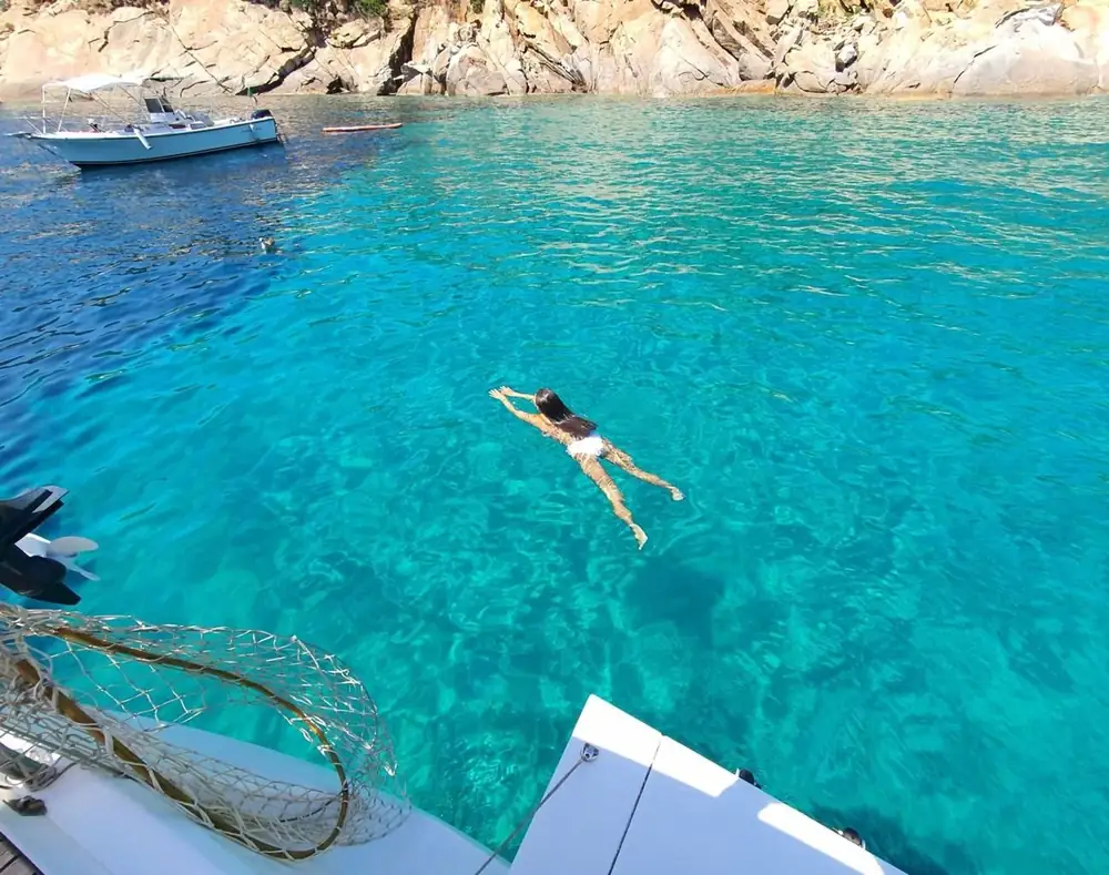 Bagno in acqua cristallina